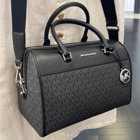 MICHAEL KORS TRAVEL MEDIUM DUFFLE SATCHEL / CROSSBODY BAG BLACK SIGNATURE COLOR - Picture 1 of 16